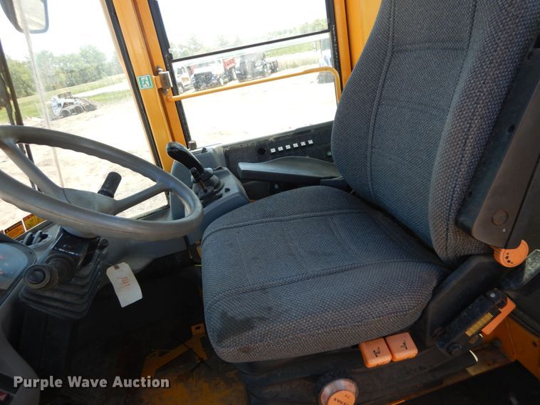 image for item IT9068 2004 Volvo L70E  wheel loader