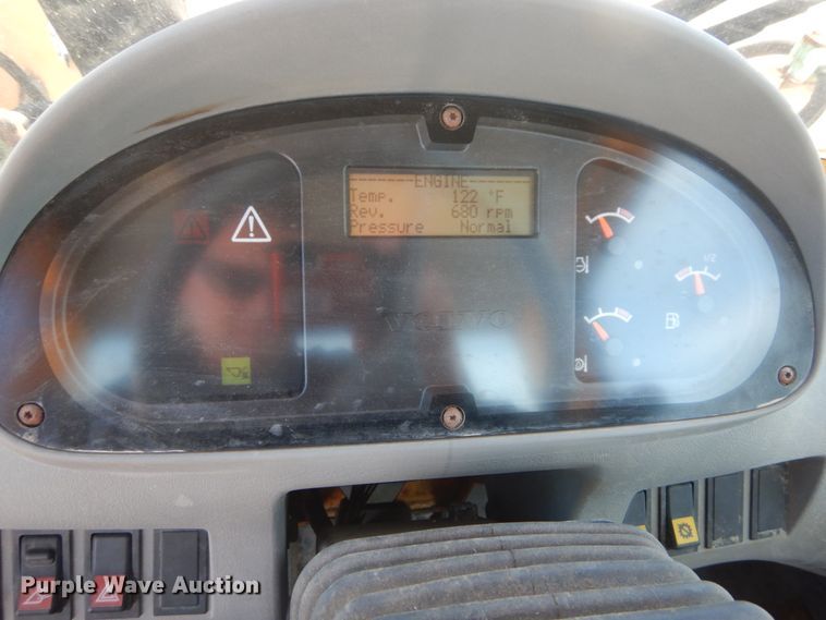 image for item IT9068 2004 Volvo L70E  wheel loader