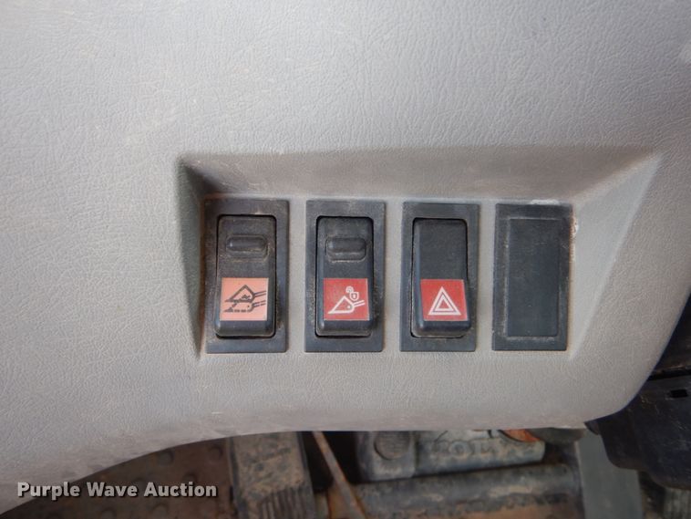 image for item IT9068 2004 Volvo L70E  wheel loader