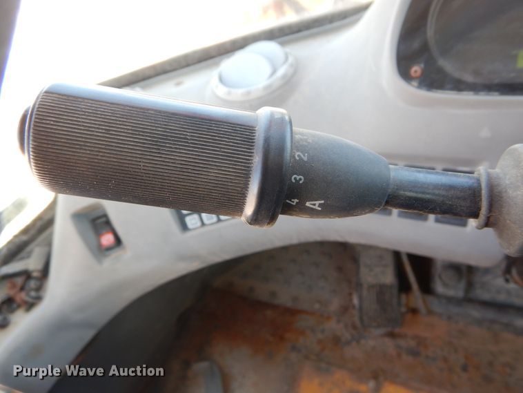 image for item IT9068 2004 Volvo L70E  wheel loader