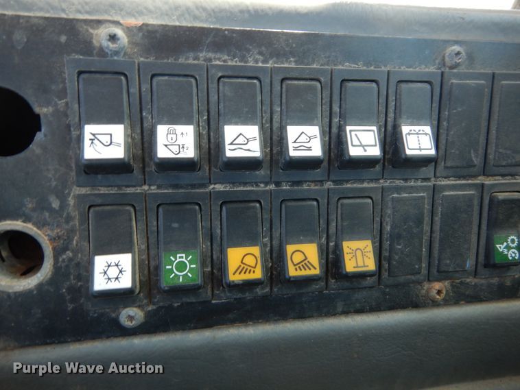 image for item IT9068 2004 Volvo L70E  wheel loader