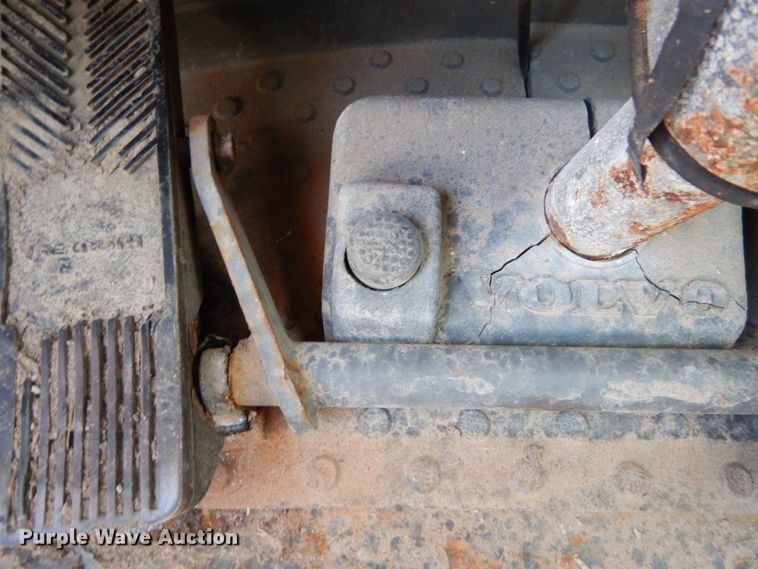 image for item IT9068 2004 Volvo L70E  wheel loader