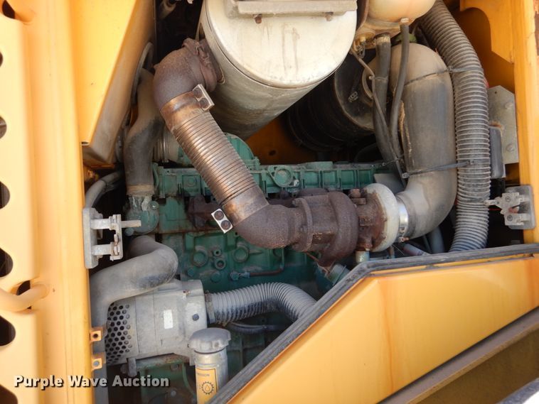 image for item IT9068 2004 Volvo L70E  wheel loader