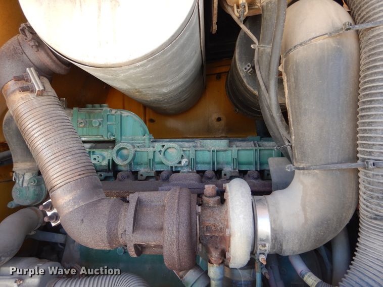 image for item IT9068 2004 Volvo L70E  wheel loader