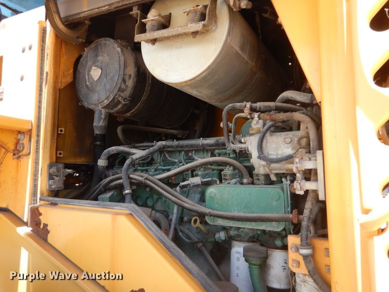 image for item IT9068 2004 Volvo L70E  wheel loader