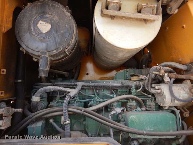 image for item IT9068 2004 Volvo L70E  wheel loader