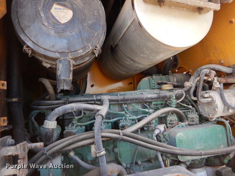 image for item IT9068 2004 Volvo L70E  wheel loader