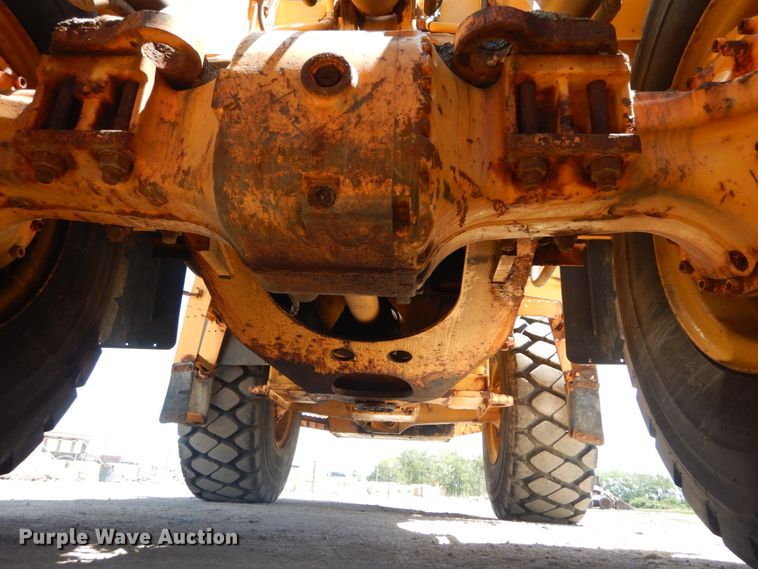 image for item IT9068 2004 Volvo L70E  wheel loader