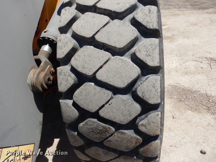 image for item IT9068 2004 Volvo L70E  wheel loader