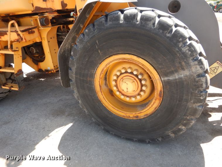 image for item IT9068 2004 Volvo L70E  wheel loader