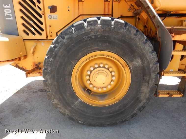 image for item IT9068 2004 Volvo L70E  wheel loader