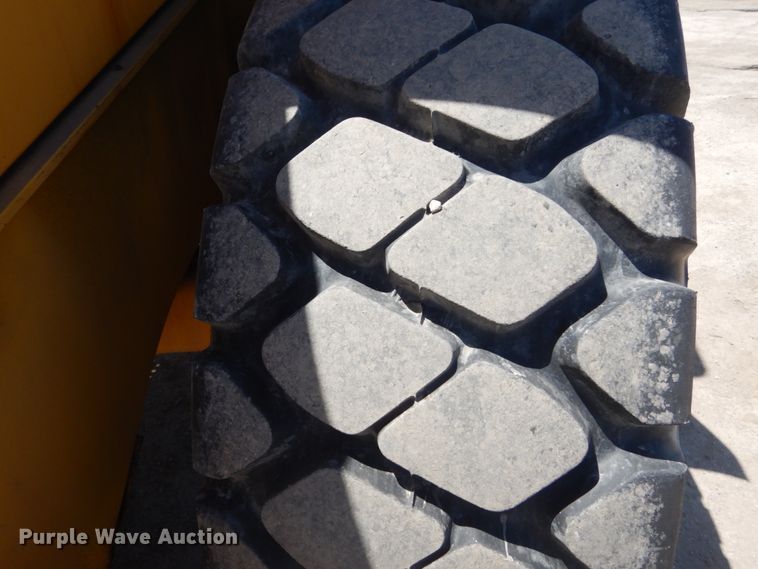 image for item IT9068 2004 Volvo L70E  wheel loader