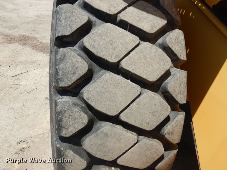image for item IT9068 2004 Volvo L70E  wheel loader