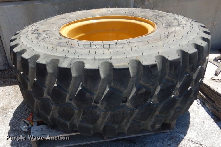 image for item IT9068 2004 Volvo L70E  wheel loader