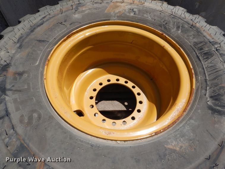 image for item IT9068 2004 Volvo L70E  wheel loader