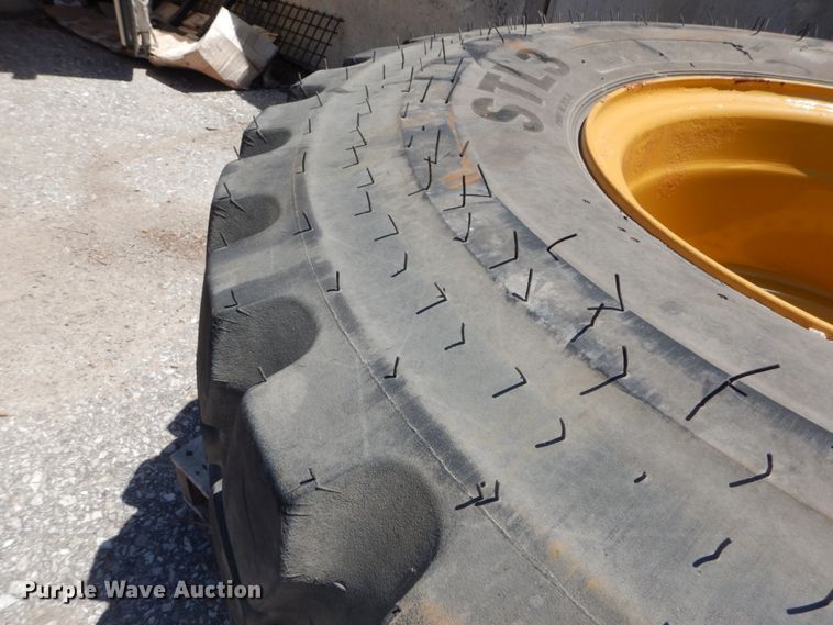 image for item IT9068 2004 Volvo L70E  wheel loader