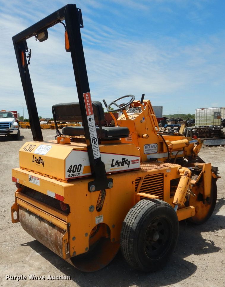 image for item IT9069 LeeBoy 400 Super  double drum vibratory roller