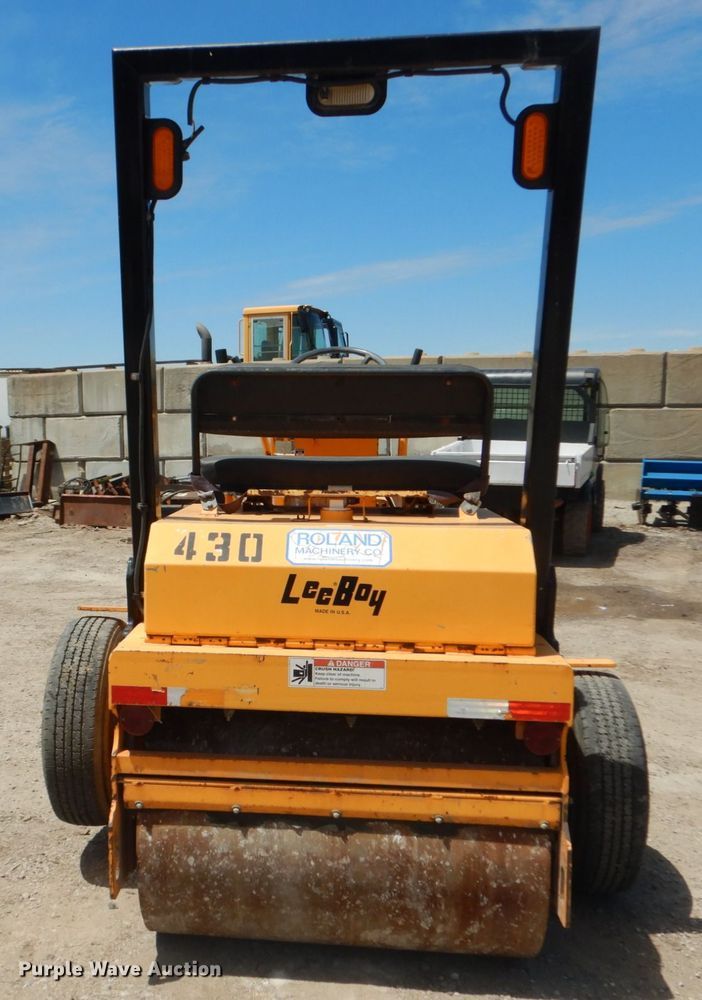 image for item IT9069 LeeBoy 400 Super  double drum vibratory roller