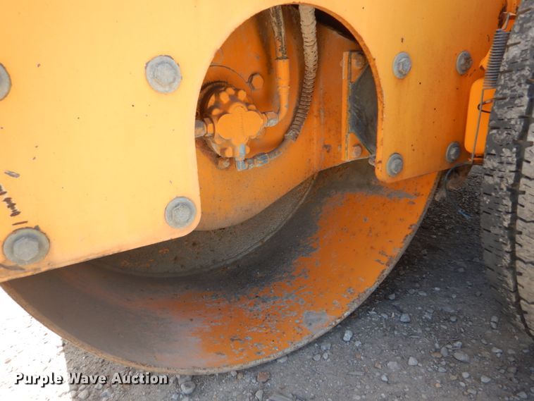 image for item IT9069 LeeBoy 400 Super  double drum vibratory roller