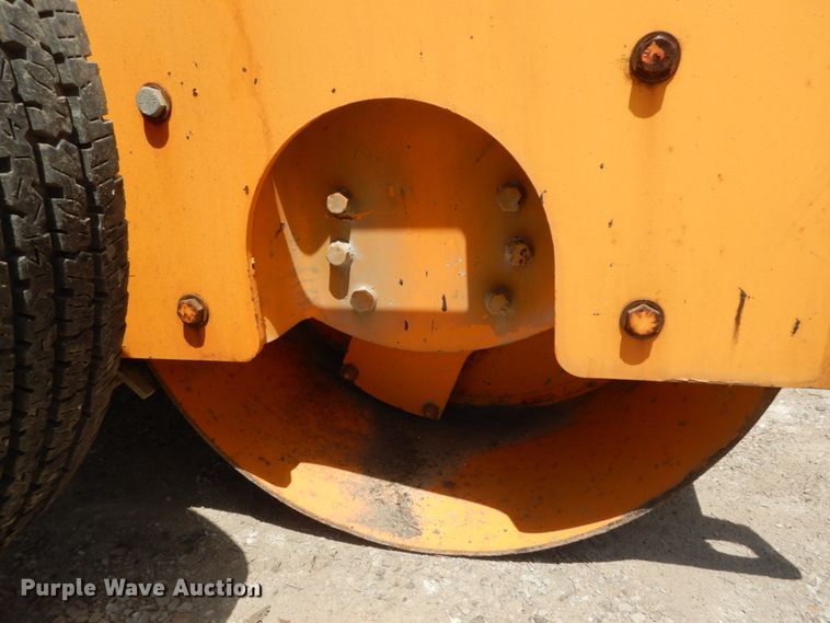 image for item IT9069 LeeBoy 400 Super  double drum vibratory roller