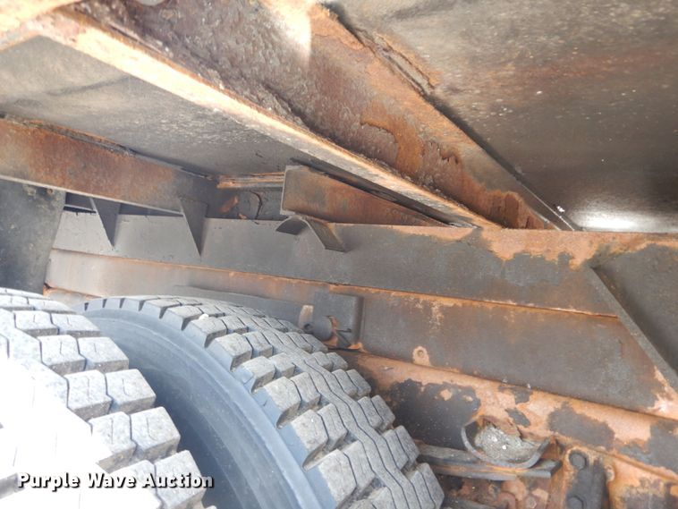 image for item IT9073 1997 International 4700  dump truck