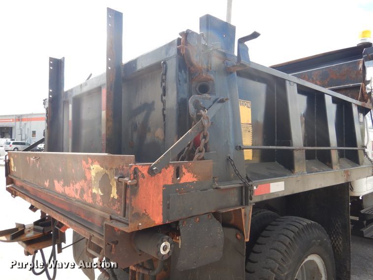 image for item IT9073 1997 International 4700  dump truck
