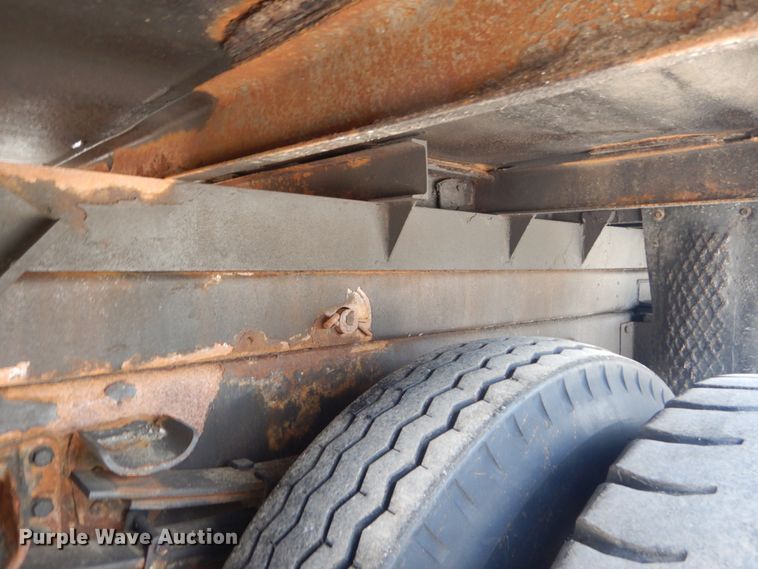 image for item IT9073 1997 International 4700  dump truck