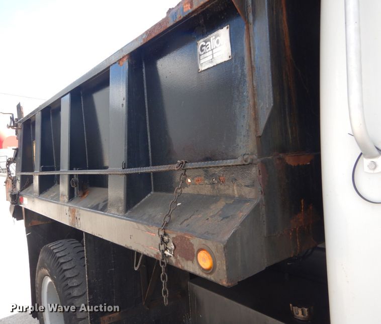 image for item IT9073 1997 International 4700  dump truck