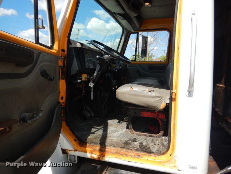image for item IT9073 1997 International 4700  dump truck