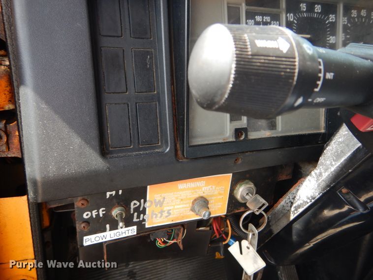 image for item IT9073 1997 International 4700  dump truck