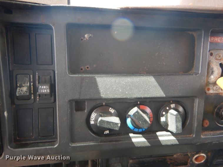 image for item IT9073 1997 International 4700  dump truck