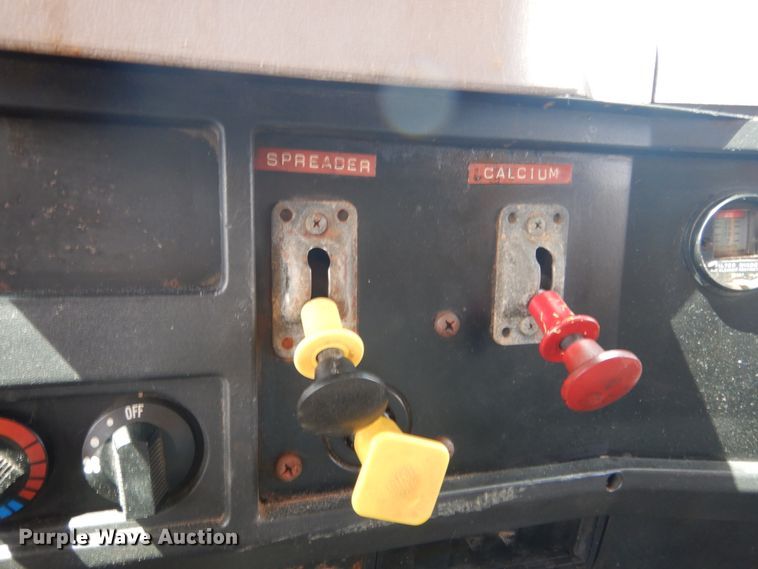 image for item IT9073 1997 International 4700  dump truck