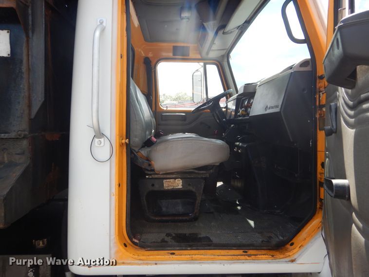 image for item IT9073 1997 International 4700  dump truck