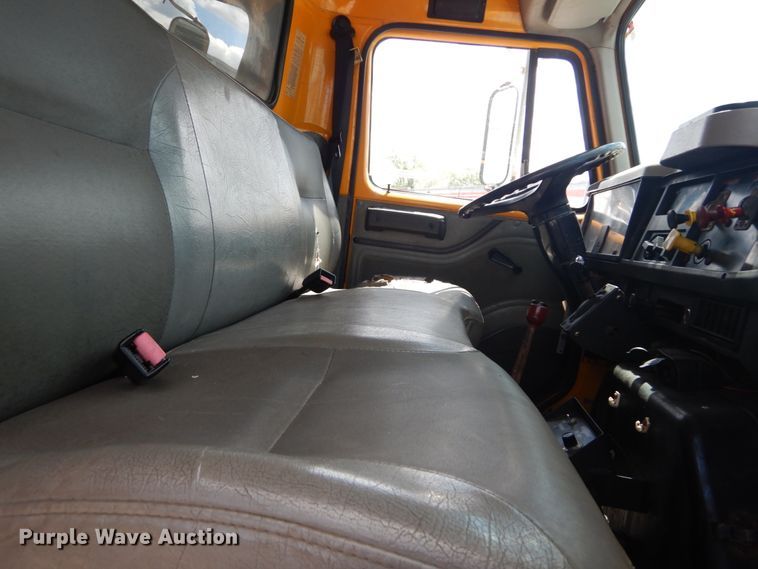 image for item IT9073 1997 International 4700  dump truck