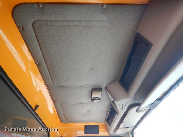 image for item IT9073 1997 International 4700  dump truck