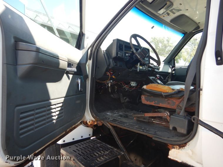 image for item IT9074 1997 GMC C7500  dump truck