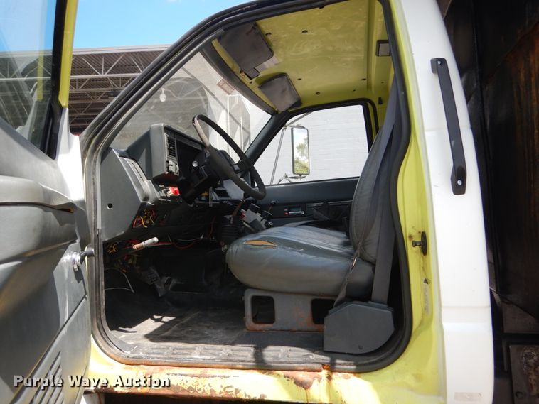 image for item IT9076 1997 Chevrolet C6500  dump truck