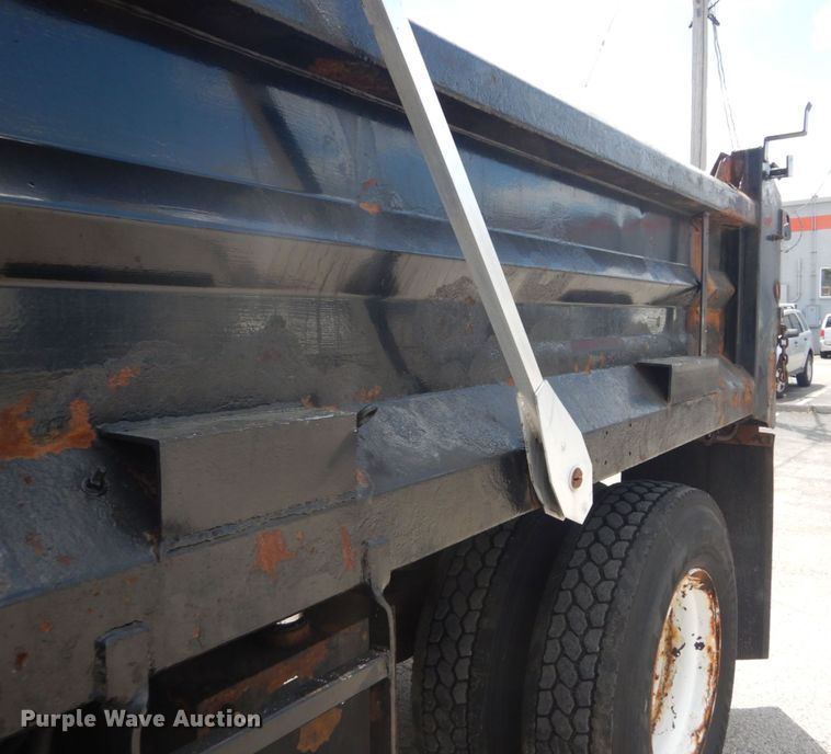 image for item IT9077 1996 Freightliner FL70  dump truck