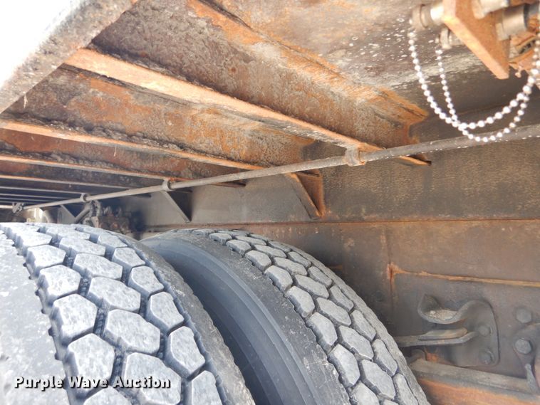 image for item IT9077 1996 Freightliner FL70  dump truck