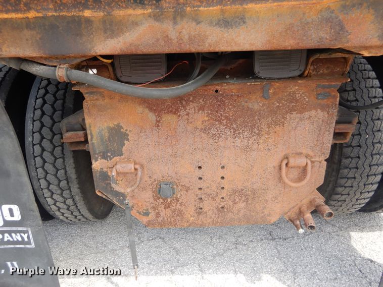 image for item IT9077 1996 Freightliner FL70  dump truck