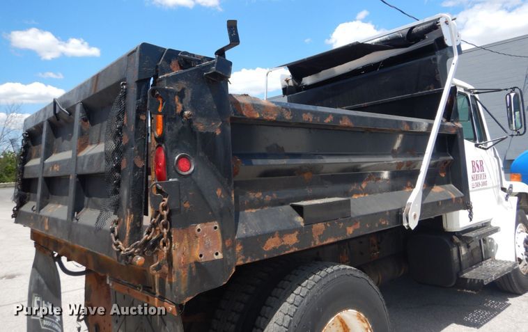 image for item IT9077 1996 Freightliner FL70  dump truck