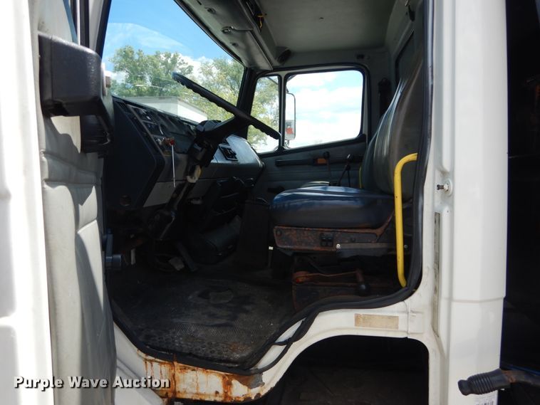 image for item IT9077 1996 Freightliner FL70  dump truck