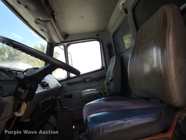 image for item IT9077 1996 Freightliner FL70  dump truck