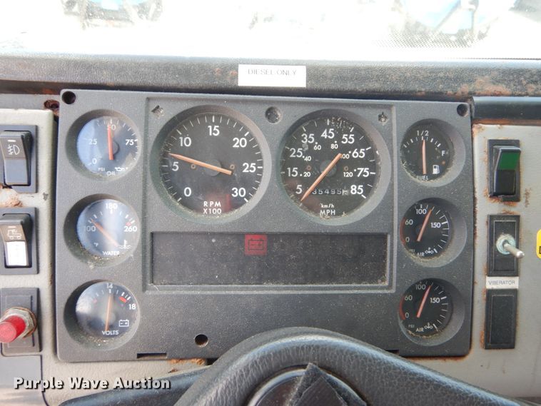 image for item IT9077 1996 Freightliner FL70  dump truck