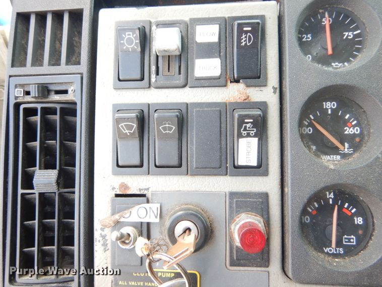 image for item IT9077 1996 Freightliner FL70  dump truck