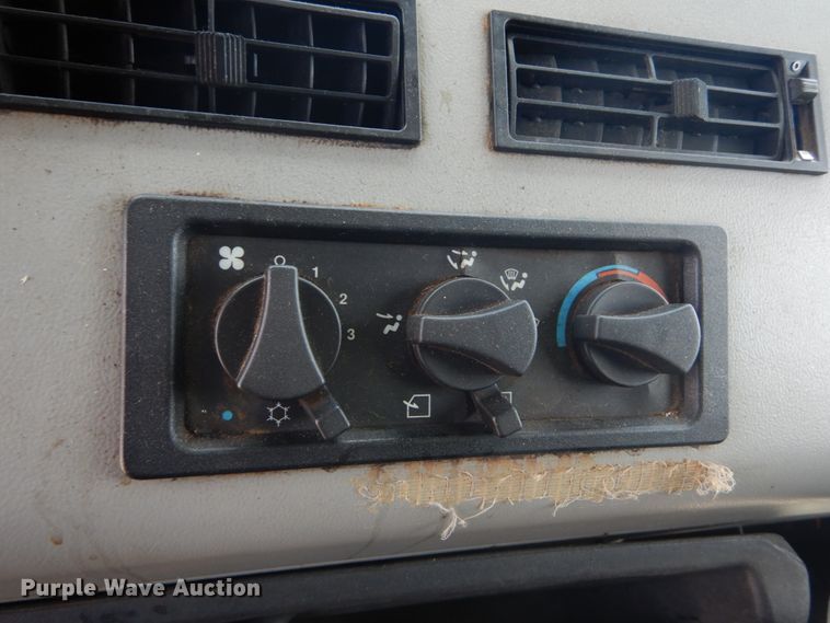 image for item IT9077 1996 Freightliner FL70  dump truck