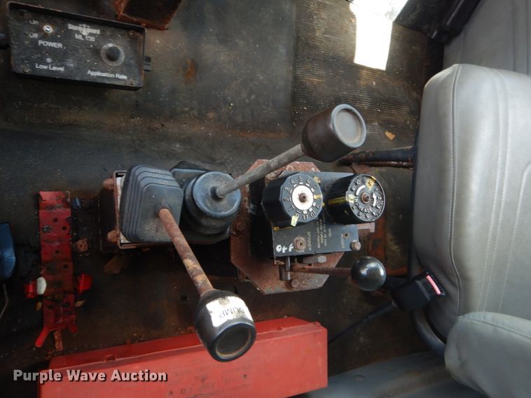 image for item IT9077 1996 Freightliner FL70  dump truck