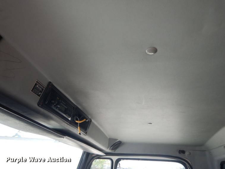 image for item IT9077 1996 Freightliner FL70  dump truck