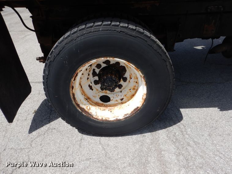 image for item IT9077 1996 Freightliner FL70  dump truck