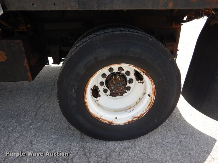 image for item IT9077 1996 Freightliner FL70  dump truck